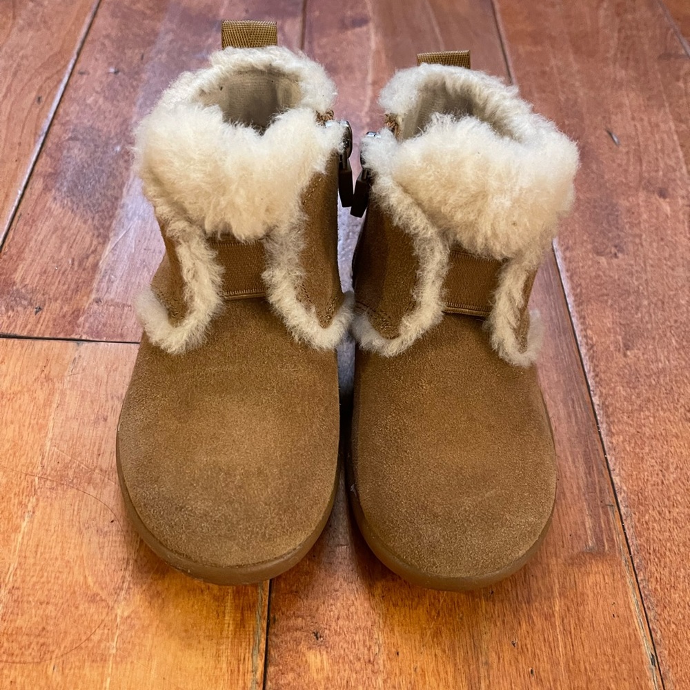 Ugg boots for Toddler size 9
